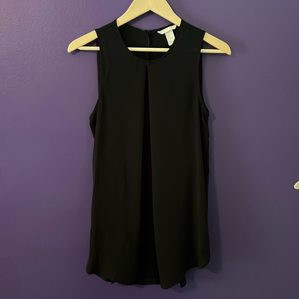 H&M sleeveless, curved hem tunic with key hole neckline